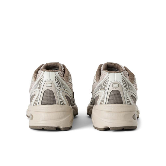 New Balance 740